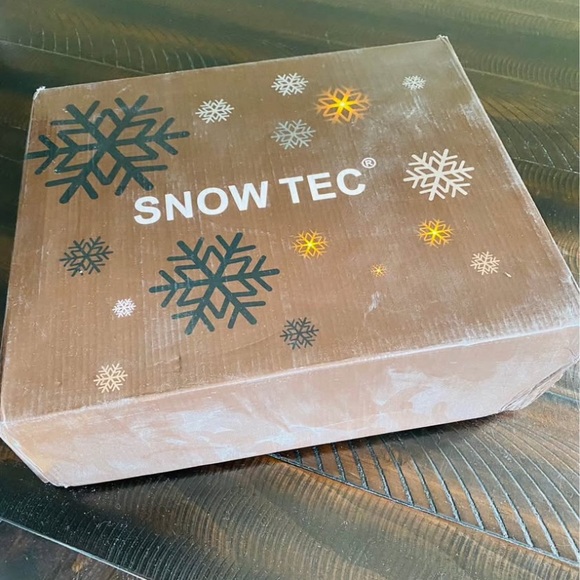 Womens snow boots. New, w/o tags - Picture 3 of 3